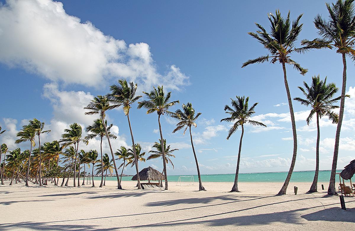 Typická dominikánská pláž u Karibiku