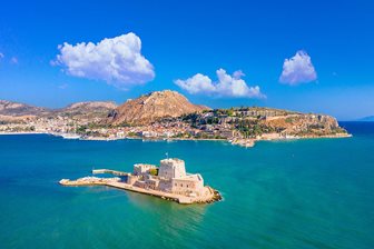 Nafplio, výhled na hrad a pobřeží letoviska Nafplio