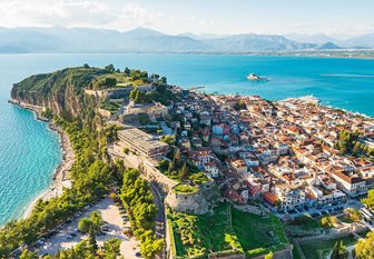 Nafplio, pohled na město a přístav