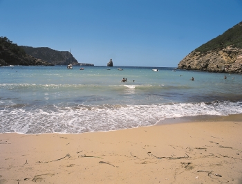 Pláž Cala Benirras na Ibize Spanelsko-06-Ibiza-Plaz-Cala-Benirras-na-Ibize.jpg