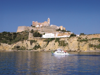 Spanelsko-06-Ibiza-Pysny-stredoveky-hrad-na-Ibize.jpg